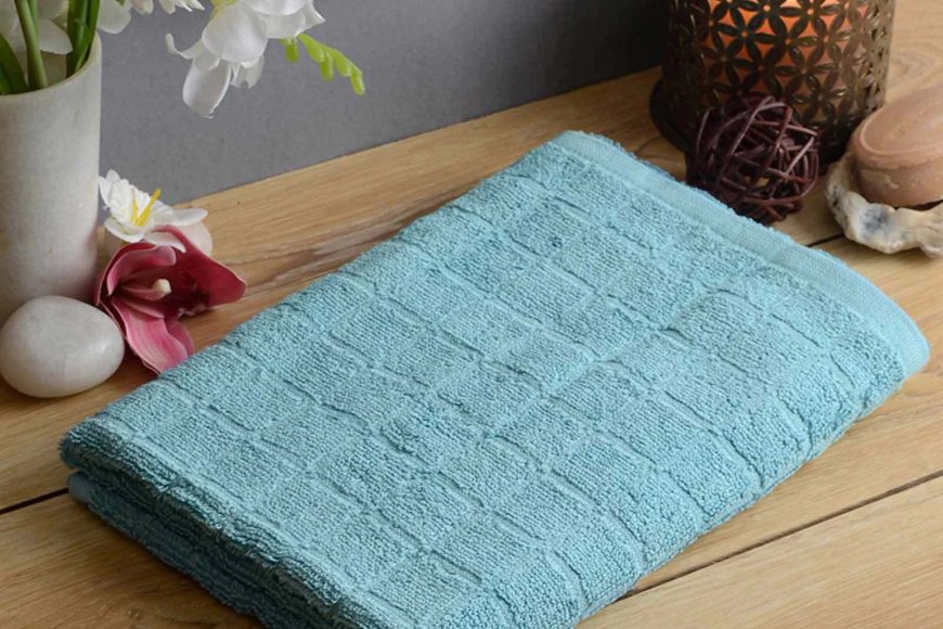 Blue Solid 280 GSM Cotton Bath Towel At just Rs. 159 [MRP 499]