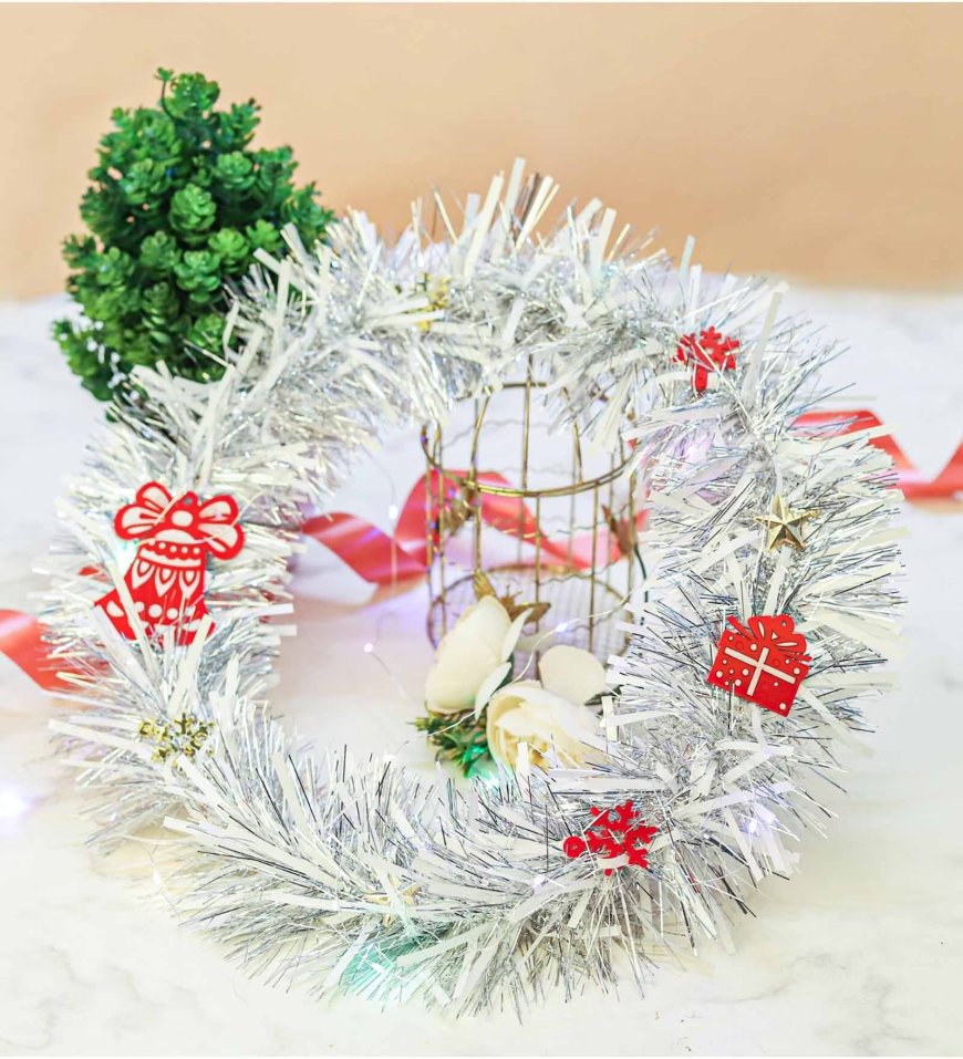 White Christmas Wreath For Door At just Rs. 99 [MRP 549]