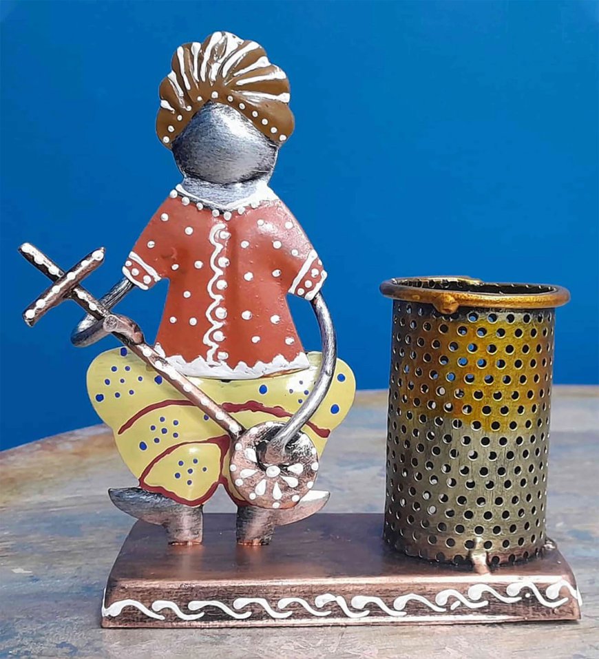 Musician Man Metal Pen Stand At just Rs. 149 [MRP 299]
