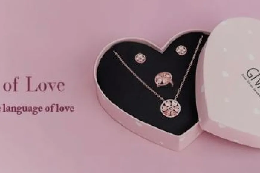 Valentine's Sale on Giva up to 60% off on trendy jewelry