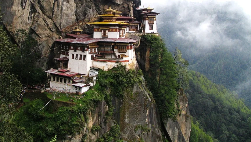 Bhutan Tour Package from ₹75,000 - 7-Day Cultural & Scenic Escape | FastTreck Travels