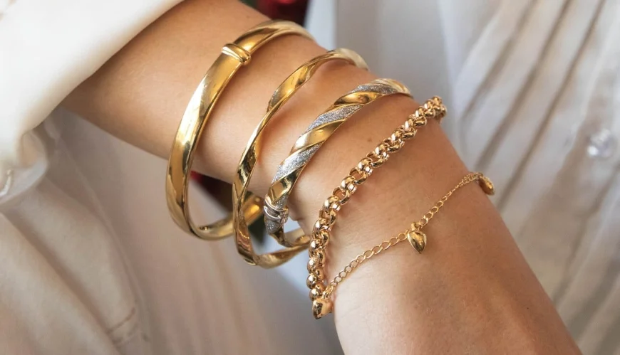 Up to 40% off on Bracelets | Stylish Deals on Salty