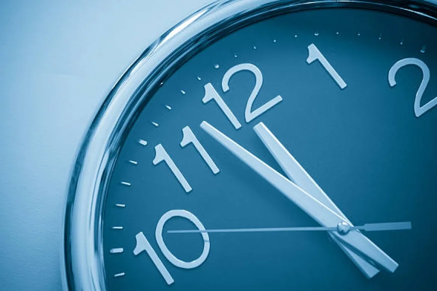 Wall Clocks Starting at ₹299 | HomeCentre Deals 2025