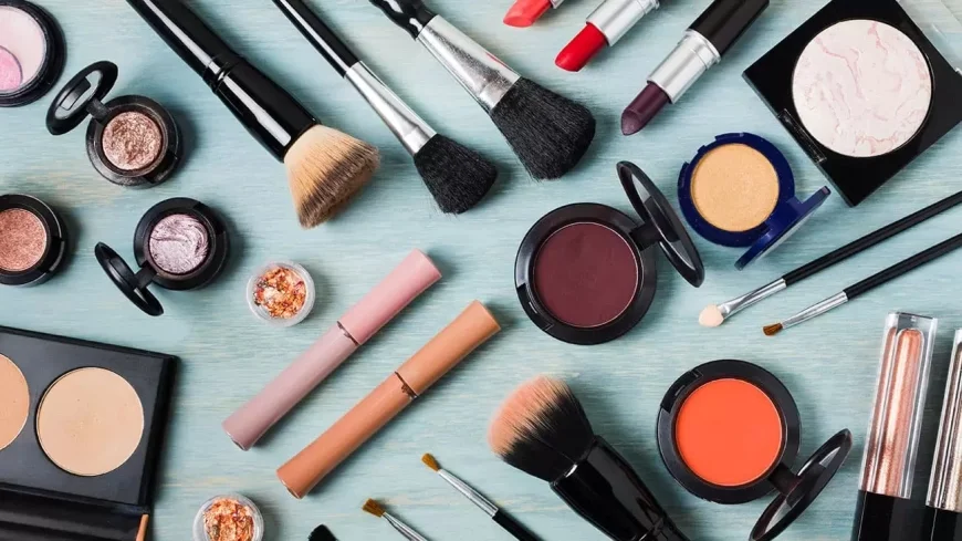 Up to 40% off on Makeup Kits – Shop Now on Purplle