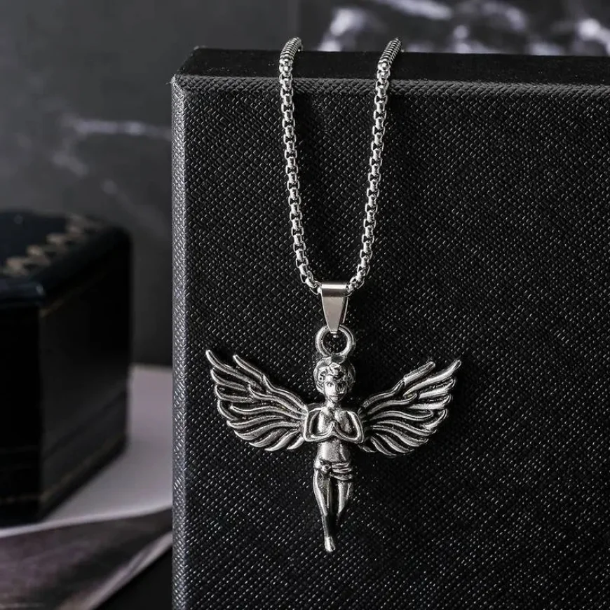 Up to 50% off on Men’s Jewellery – shop now on Salty