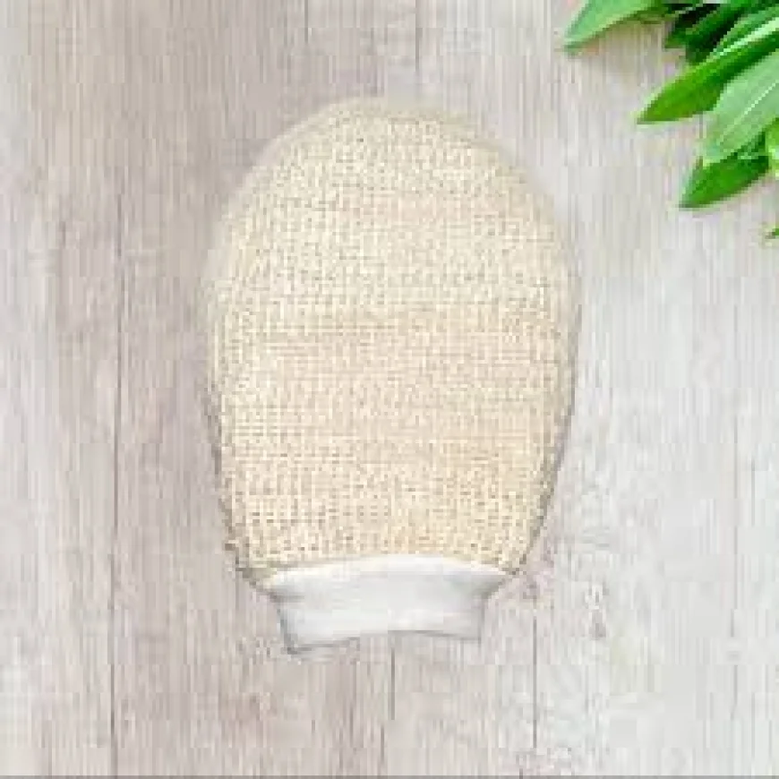 mCaffeine Exfoliating Bath Glove at ₹266 | Buy on Tira